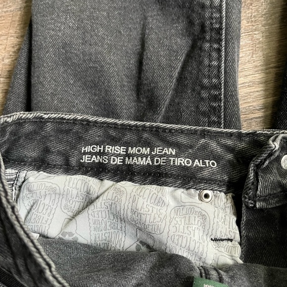 High Rise Mom Jeans - Picture 4 of 4